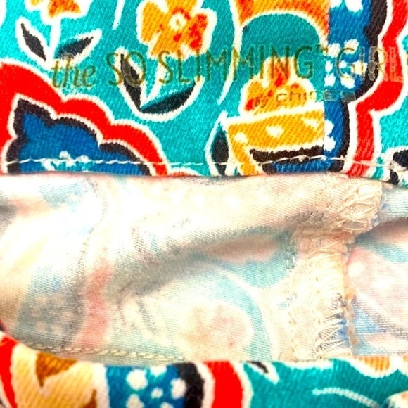 Women’s Chico’s So Slimming Medallion Girlfriend Ankle Jeans Size 0 - Picture 8 of 11